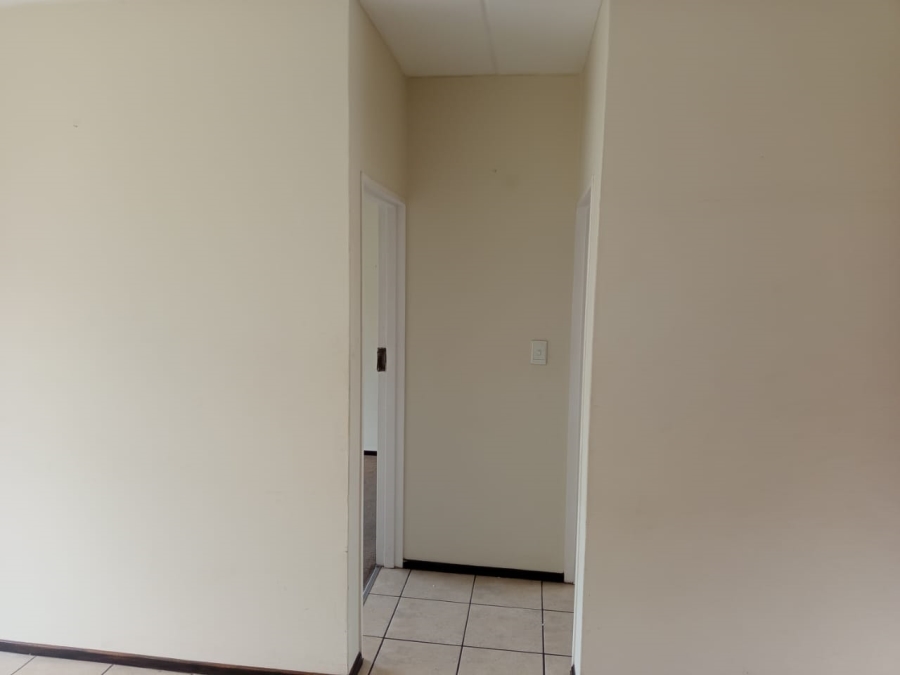 1 Bedroom Property for Sale in Grand Central Gauteng