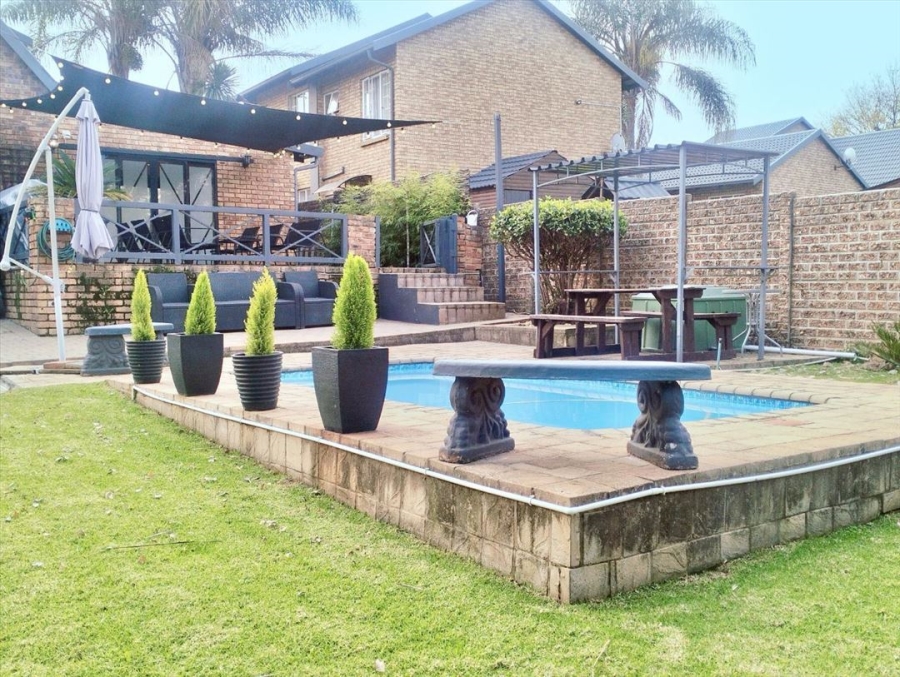 4 Bedroom Property for Sale in Van Riebeeck Park Gauteng