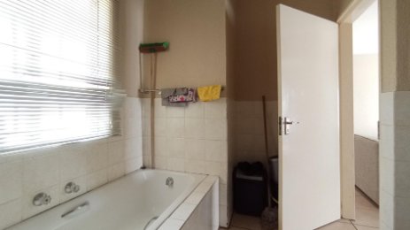 1 Bedroom Property for Sale in Willowbrook Gauteng