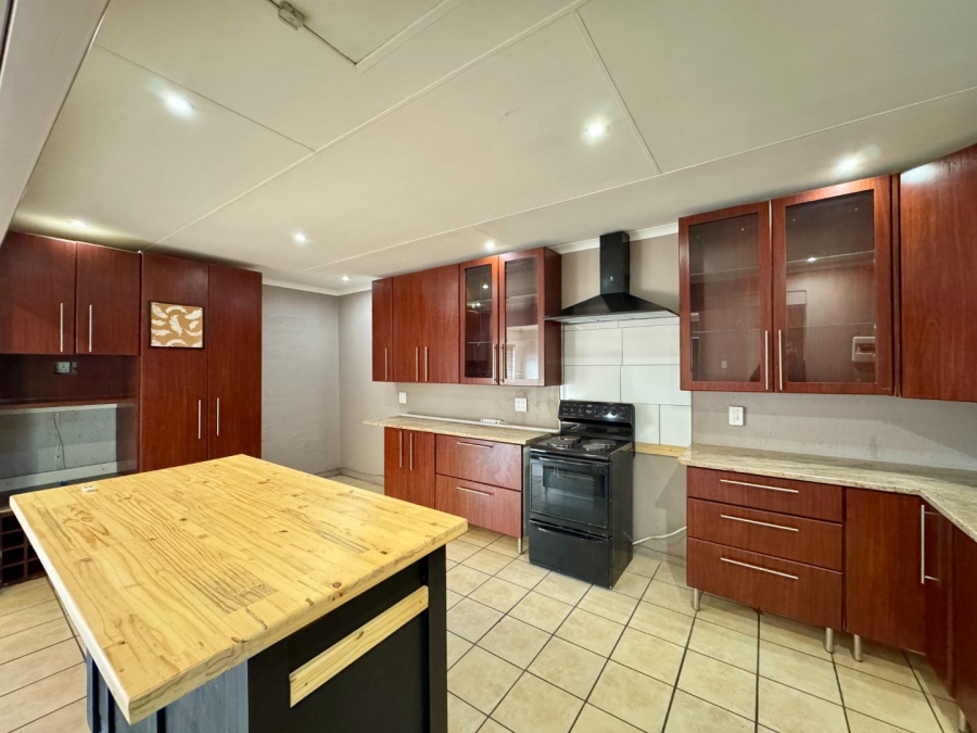 2 Bedroom Property for Sale in Die Hoewes Gauteng