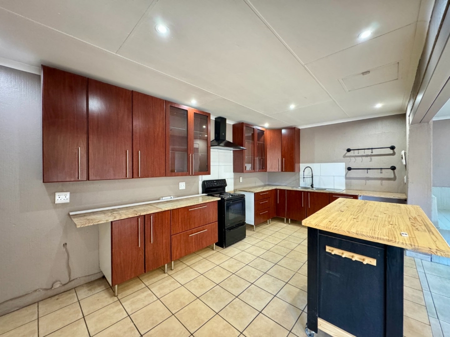 2 Bedroom Property for Sale in Die Hoewes Gauteng