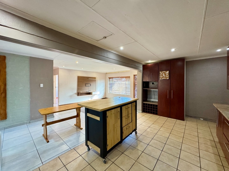 2 Bedroom Property for Sale in Die Hoewes Gauteng