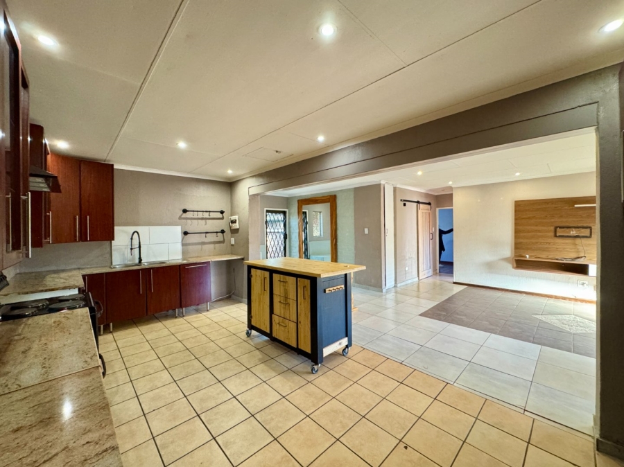 2 Bedroom Property for Sale in Die Hoewes Gauteng