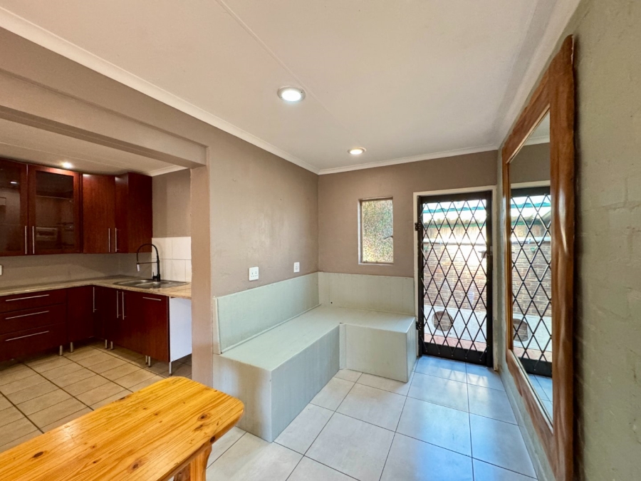 2 Bedroom Property for Sale in Die Hoewes Gauteng