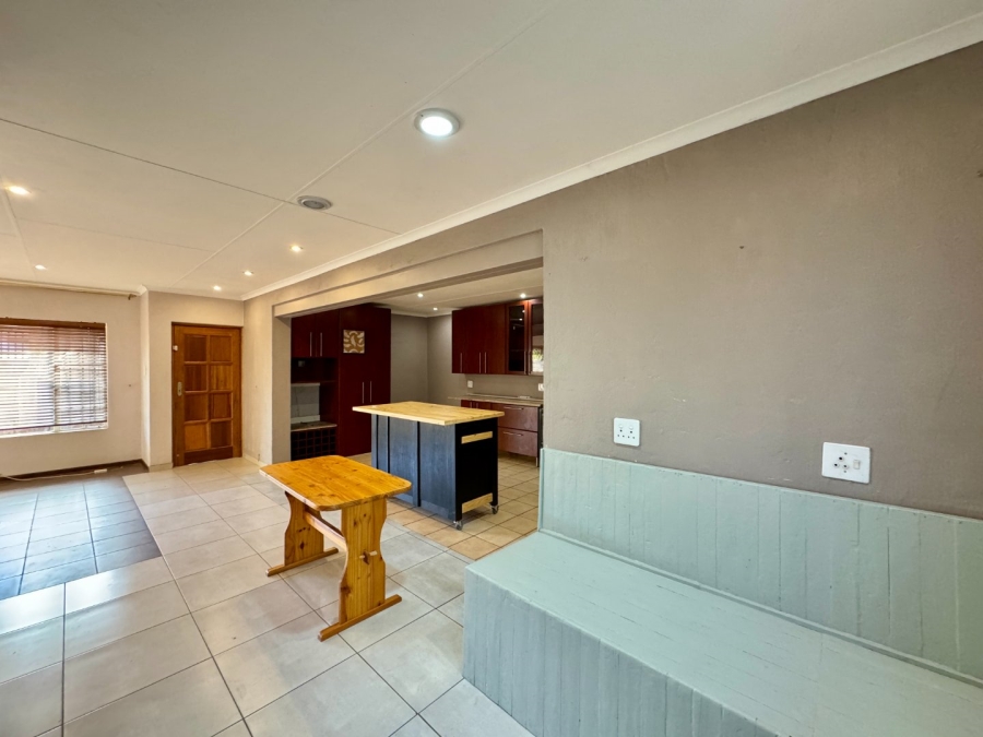 2 Bedroom Property for Sale in Die Hoewes Gauteng