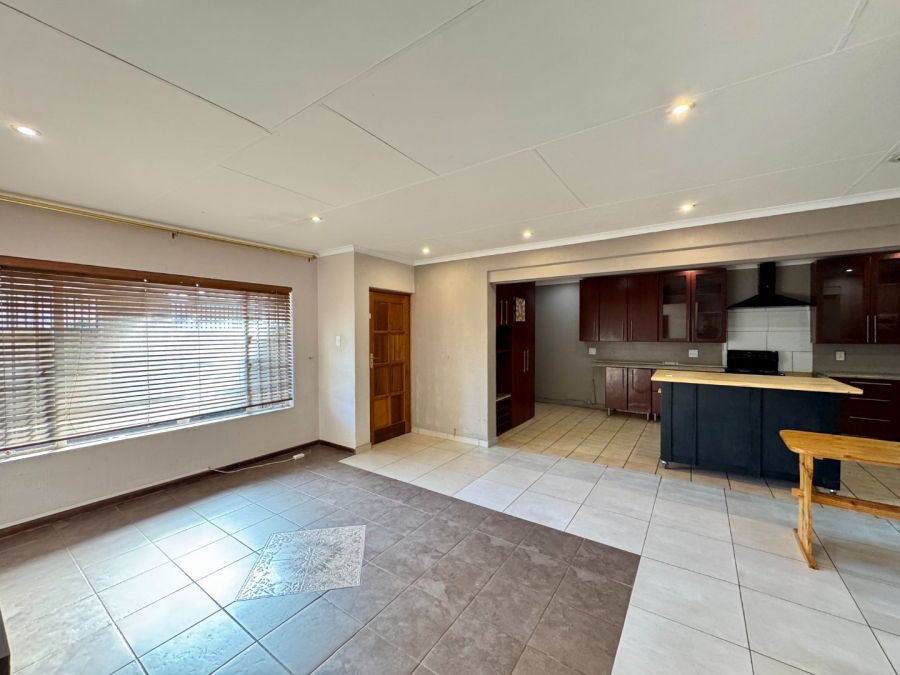 2 Bedroom Property for Sale in Die Hoewes Gauteng