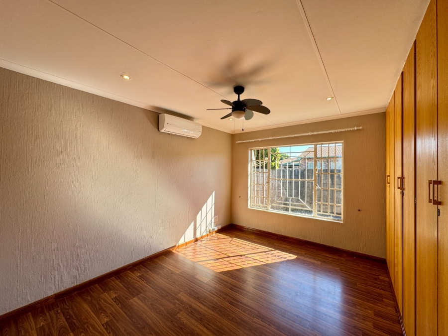 2 Bedroom Property for Sale in Die Hoewes Gauteng