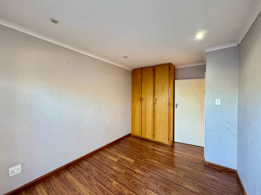 2 Bedroom Property for Sale in Die Hoewes Gauteng