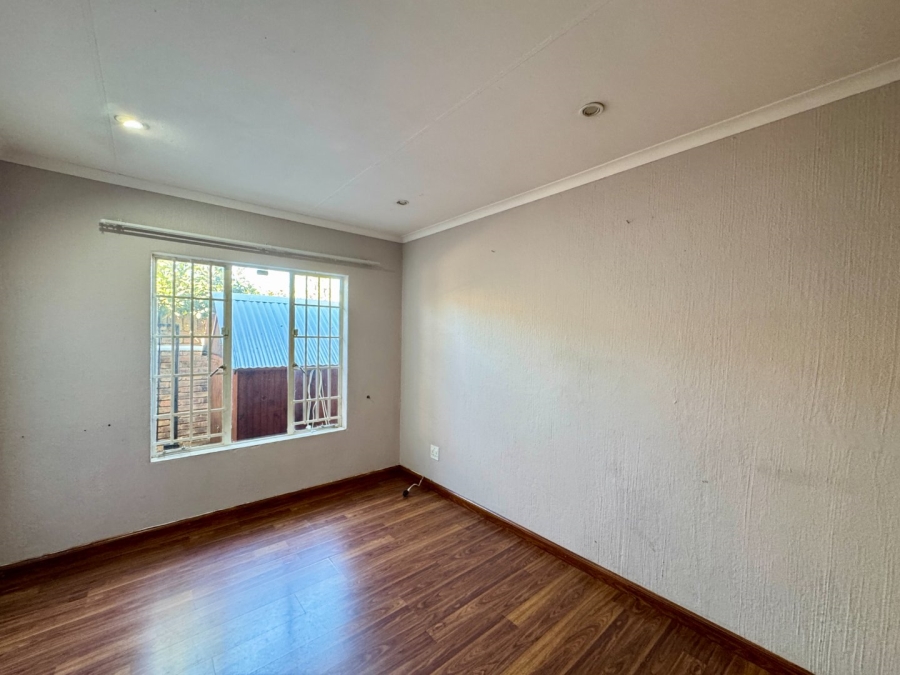2 Bedroom Property for Sale in Die Hoewes Gauteng