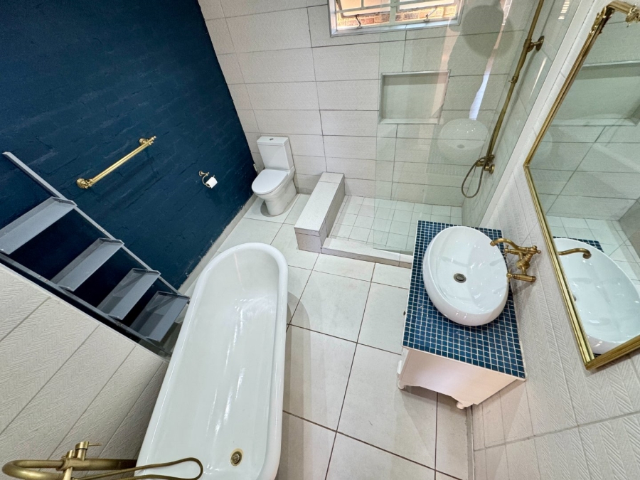 2 Bedroom Property for Sale in Die Hoewes Gauteng