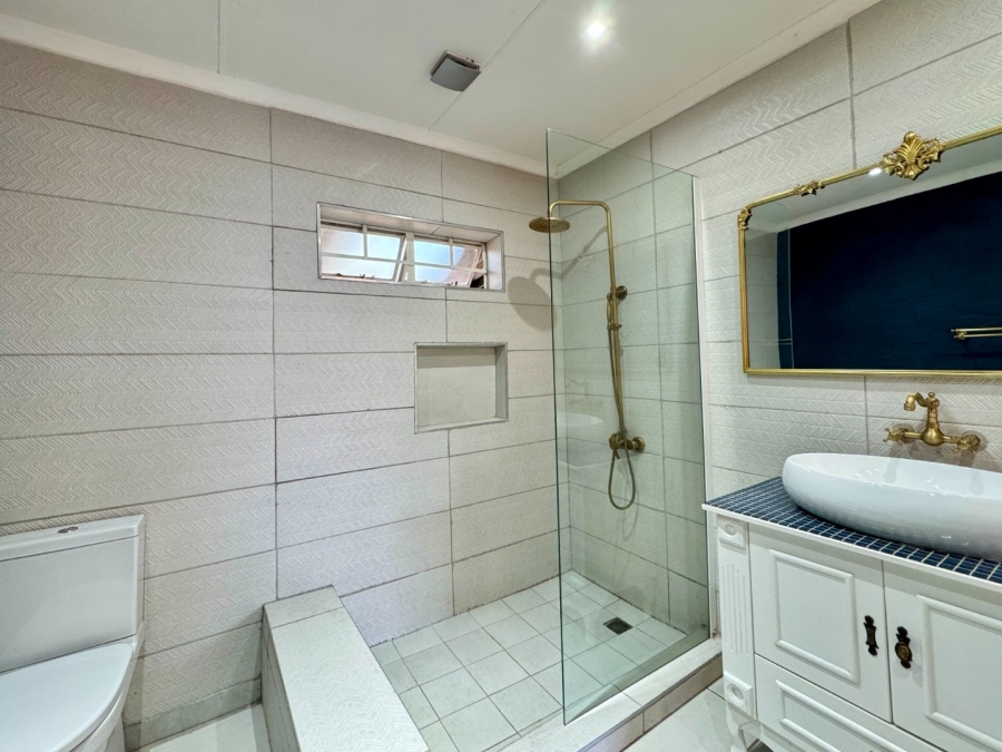 2 Bedroom Property for Sale in Die Hoewes Gauteng