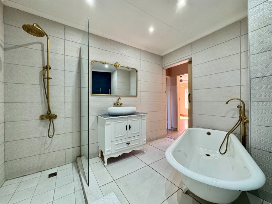 2 Bedroom Property for Sale in Die Hoewes Gauteng