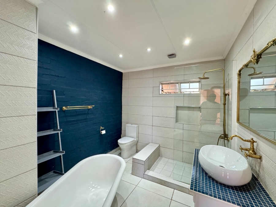 2 Bedroom Property for Sale in Die Hoewes Gauteng