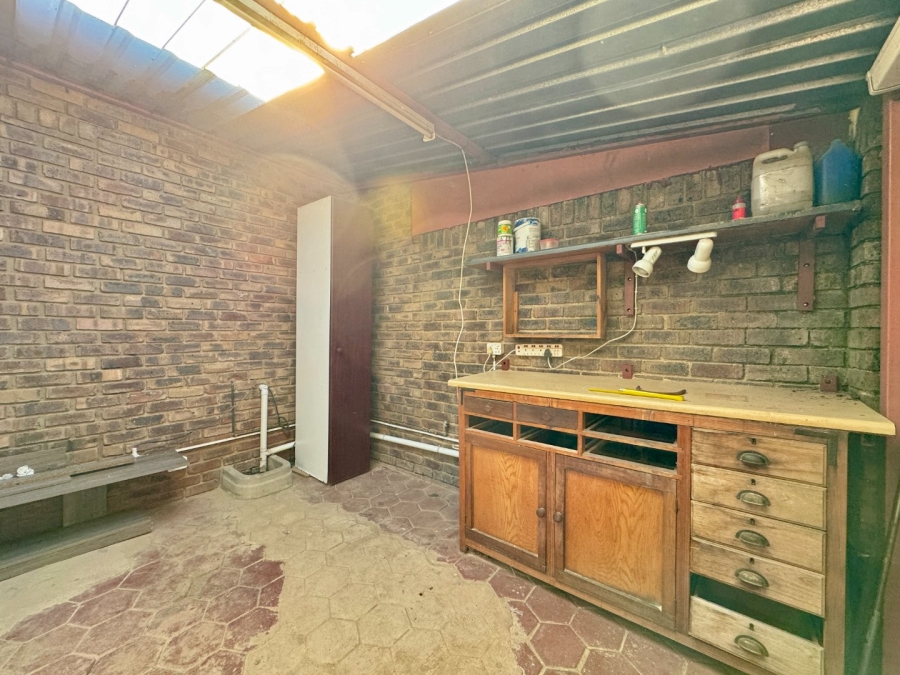 2 Bedroom Property for Sale in Die Hoewes Gauteng