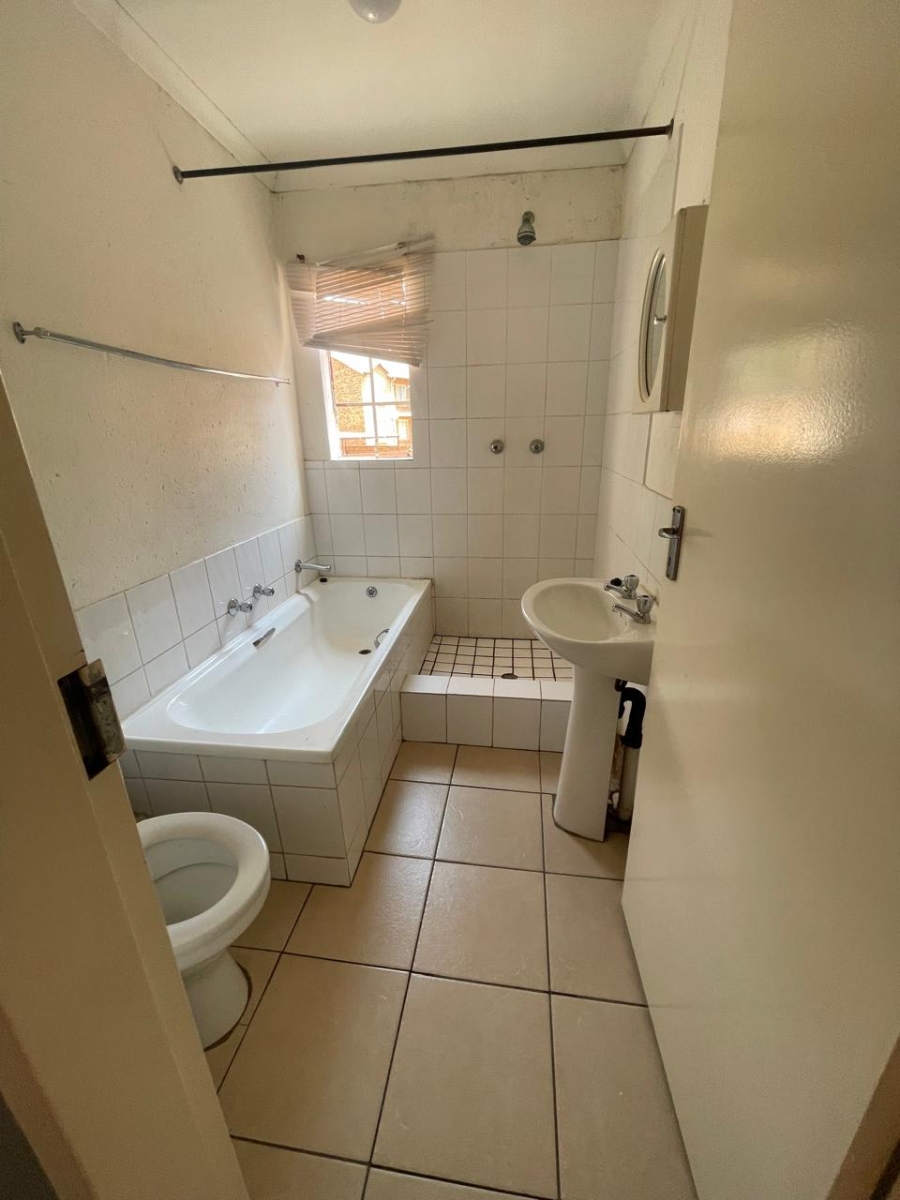 2 Bedroom Property for Sale in Chloorkop Gauteng