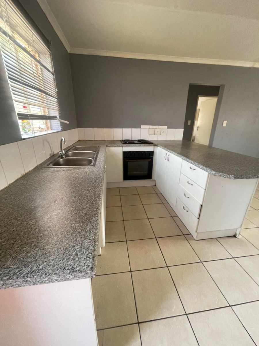 2 Bedroom Property for Sale in Chloorkop Gauteng