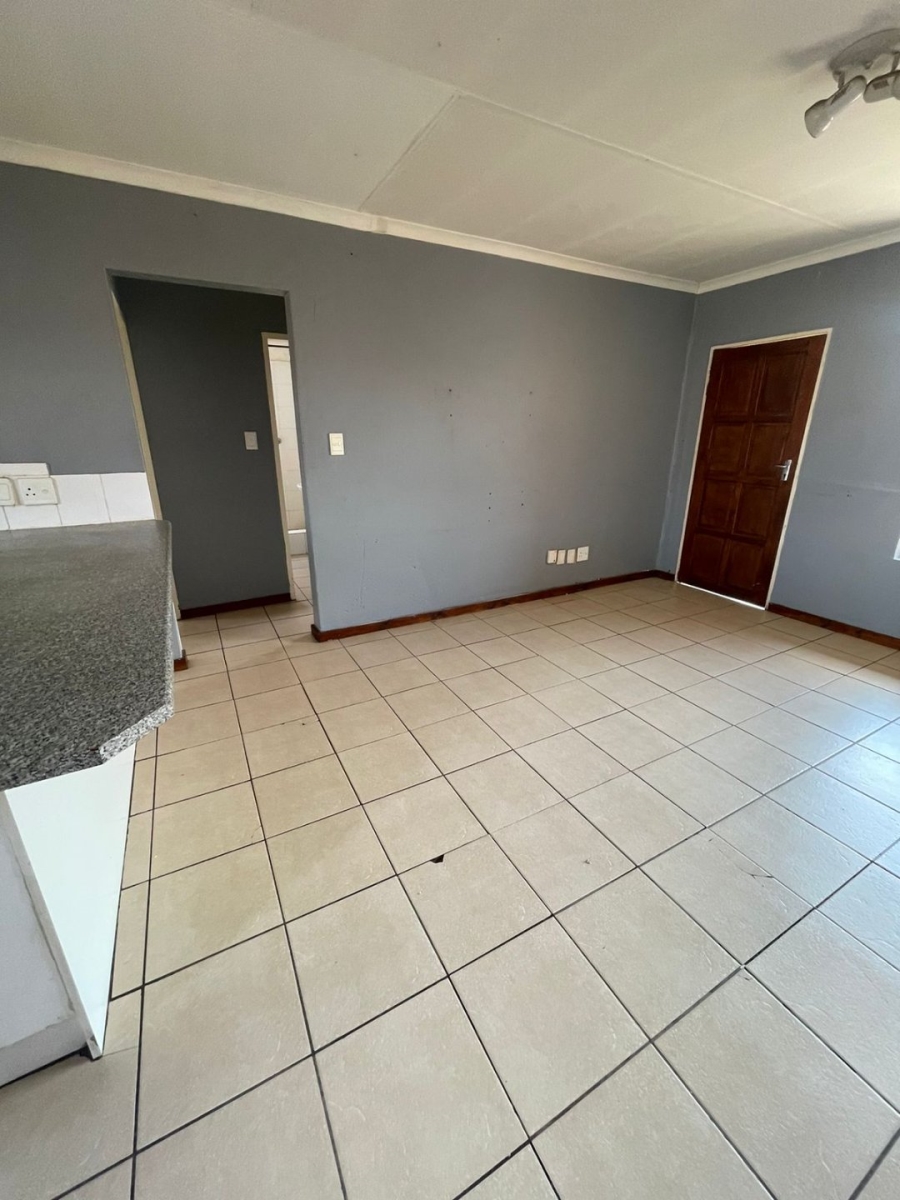 2 Bedroom Property for Sale in Chloorkop Gauteng