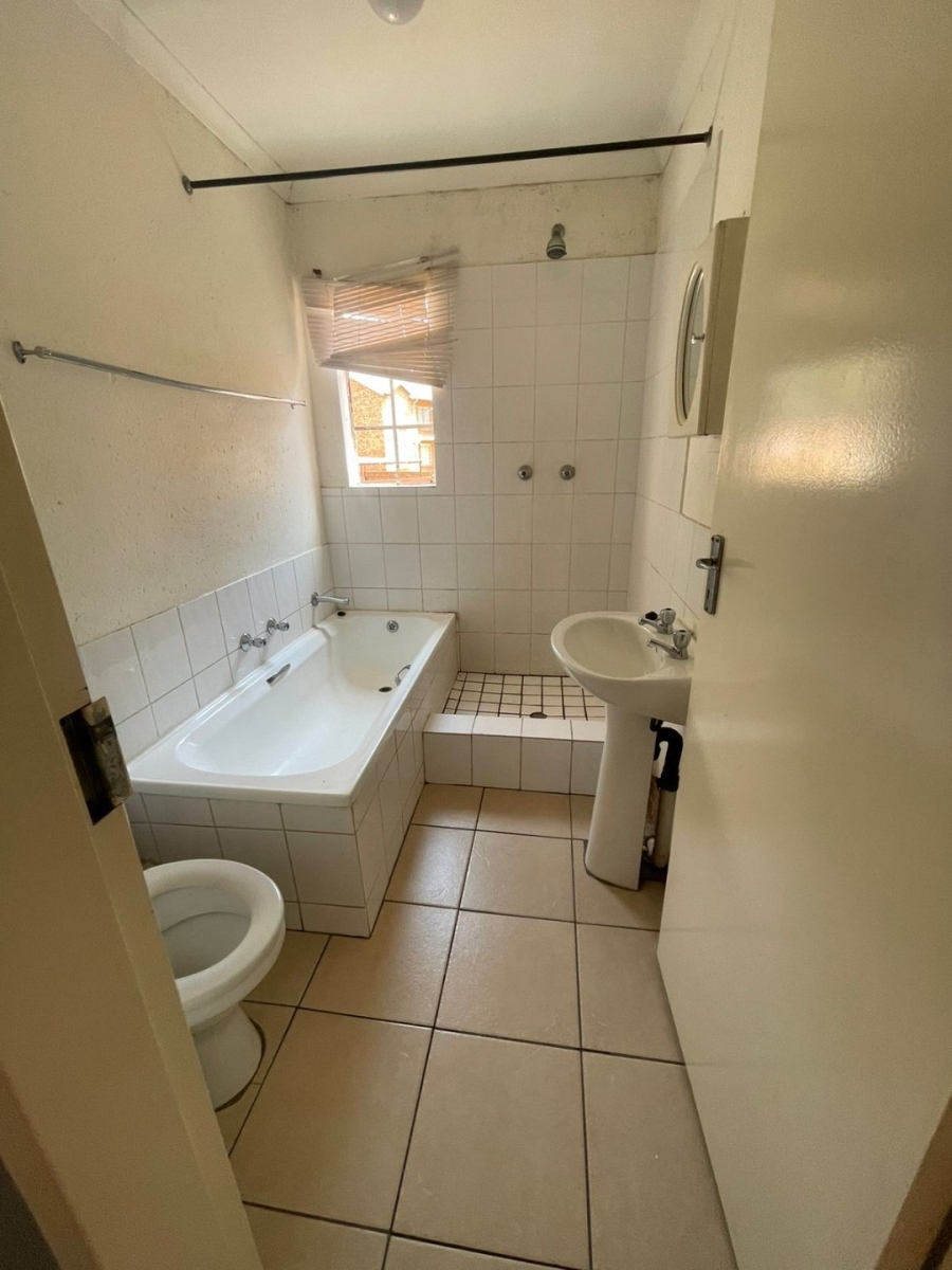 2 Bedroom Property for Sale in Chloorkop Gauteng