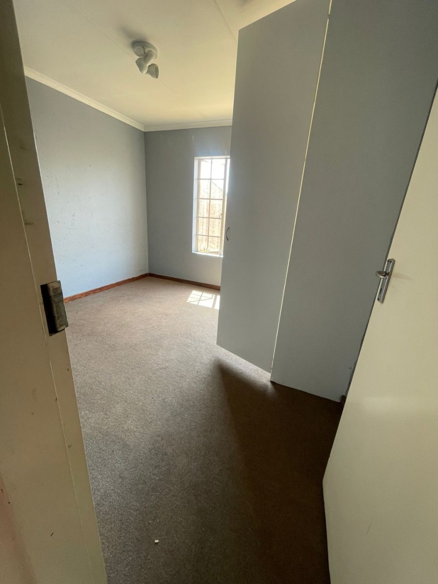 2 Bedroom Property for Sale in Chloorkop Gauteng