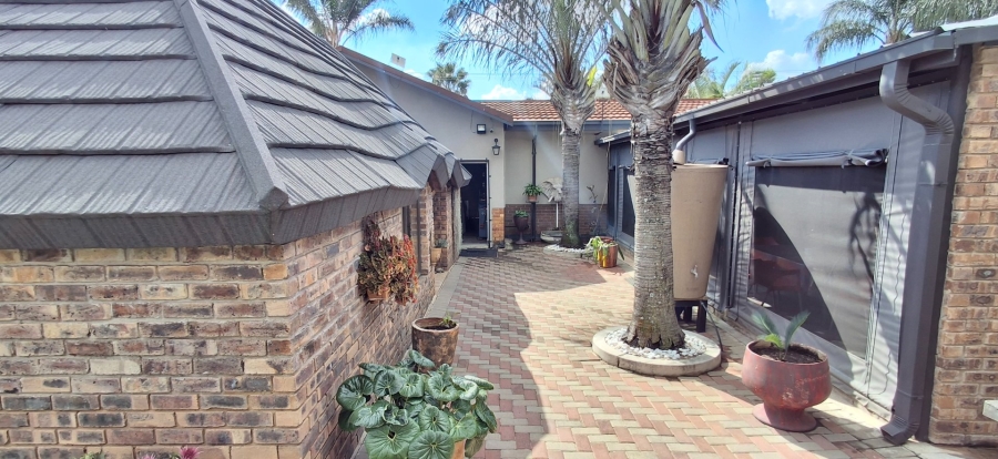 3 Bedroom Property for Sale in Pretoria Gardens Gauteng