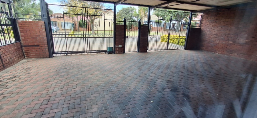 3 Bedroom Property for Sale in Pretoria Gardens Gauteng