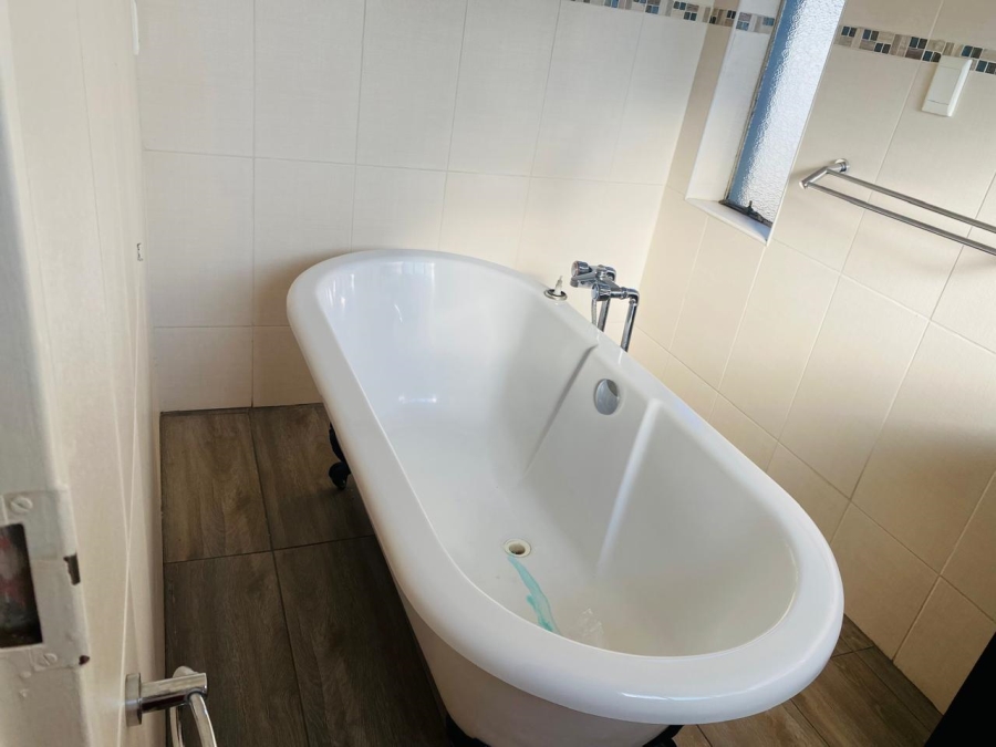 3 Bedroom Property for Sale in Kwaggasrand Gauteng