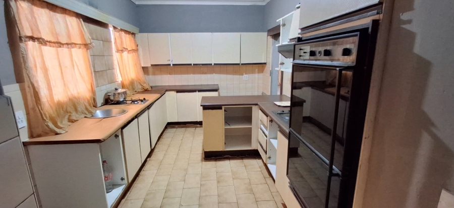 6 Bedroom Property for Sale in The Orchards Gauteng
