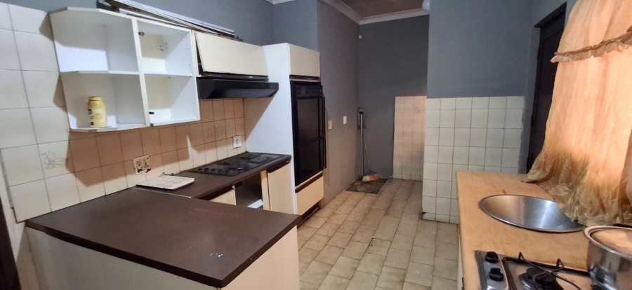 6 Bedroom Property for Sale in The Orchards Gauteng