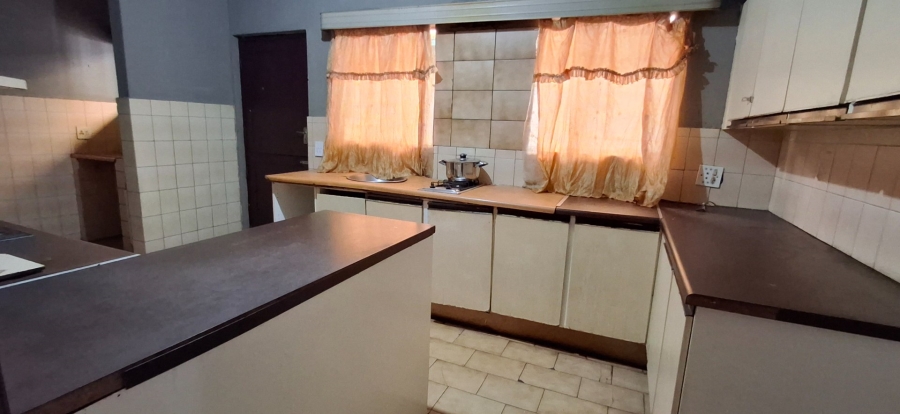 6 Bedroom Property for Sale in The Orchards Gauteng