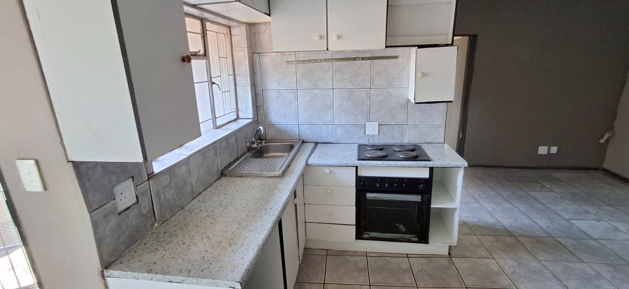 6 Bedroom Property for Sale in The Orchards Gauteng