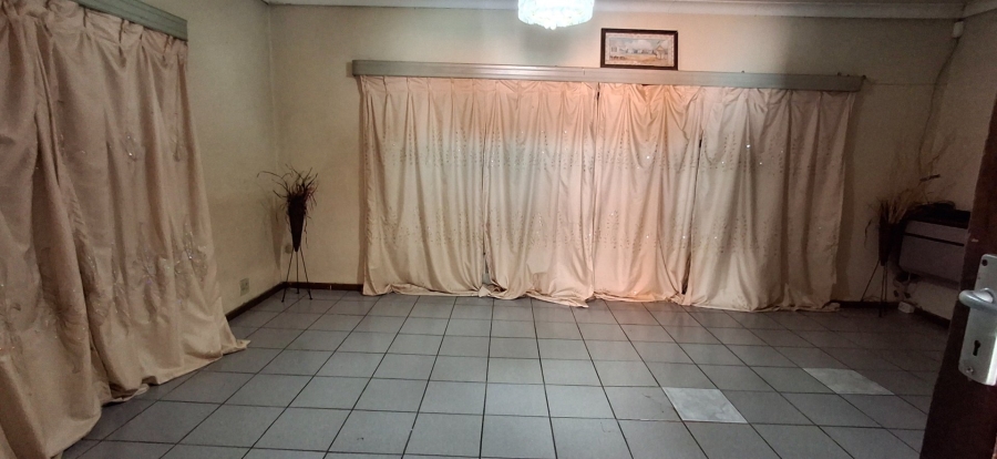 6 Bedroom Property for Sale in The Orchards Gauteng