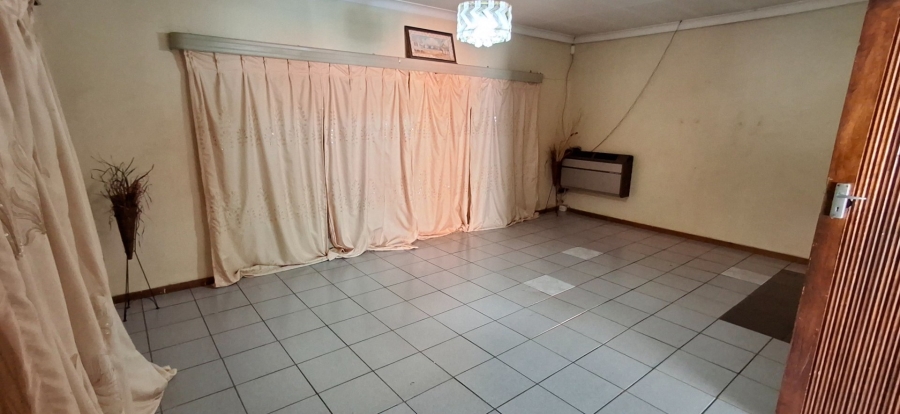6 Bedroom Property for Sale in The Orchards Gauteng