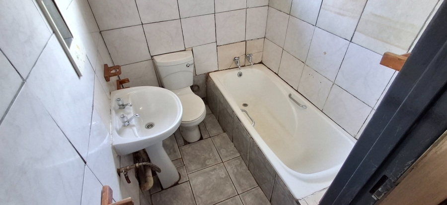 6 Bedroom Property for Sale in The Orchards Gauteng