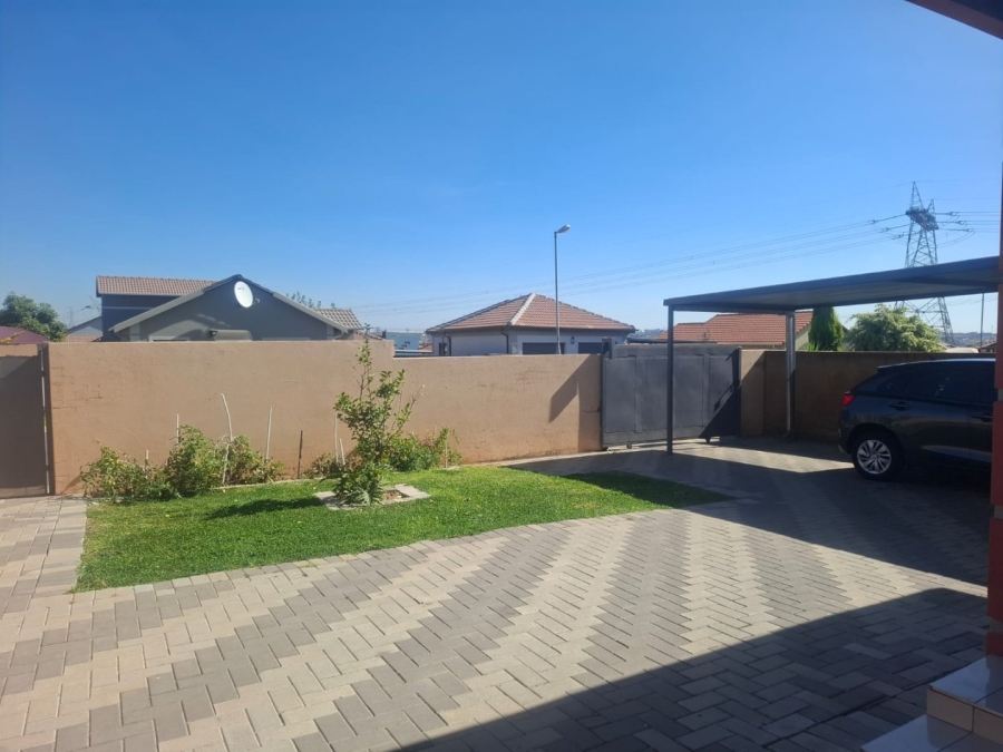To Let 3 Bedroom Property for Rent in Blue Hills AH Gauteng