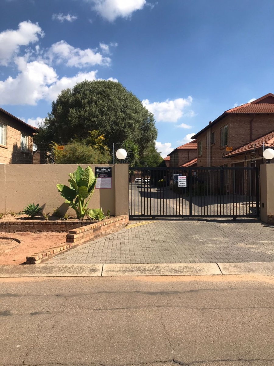 2 Bedroom Property for Sale in Theresa Park Gauteng