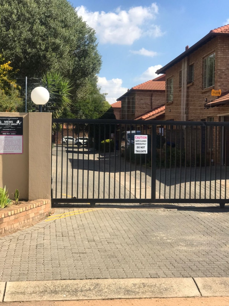 2 Bedroom Property for Sale in Theresa Park Gauteng