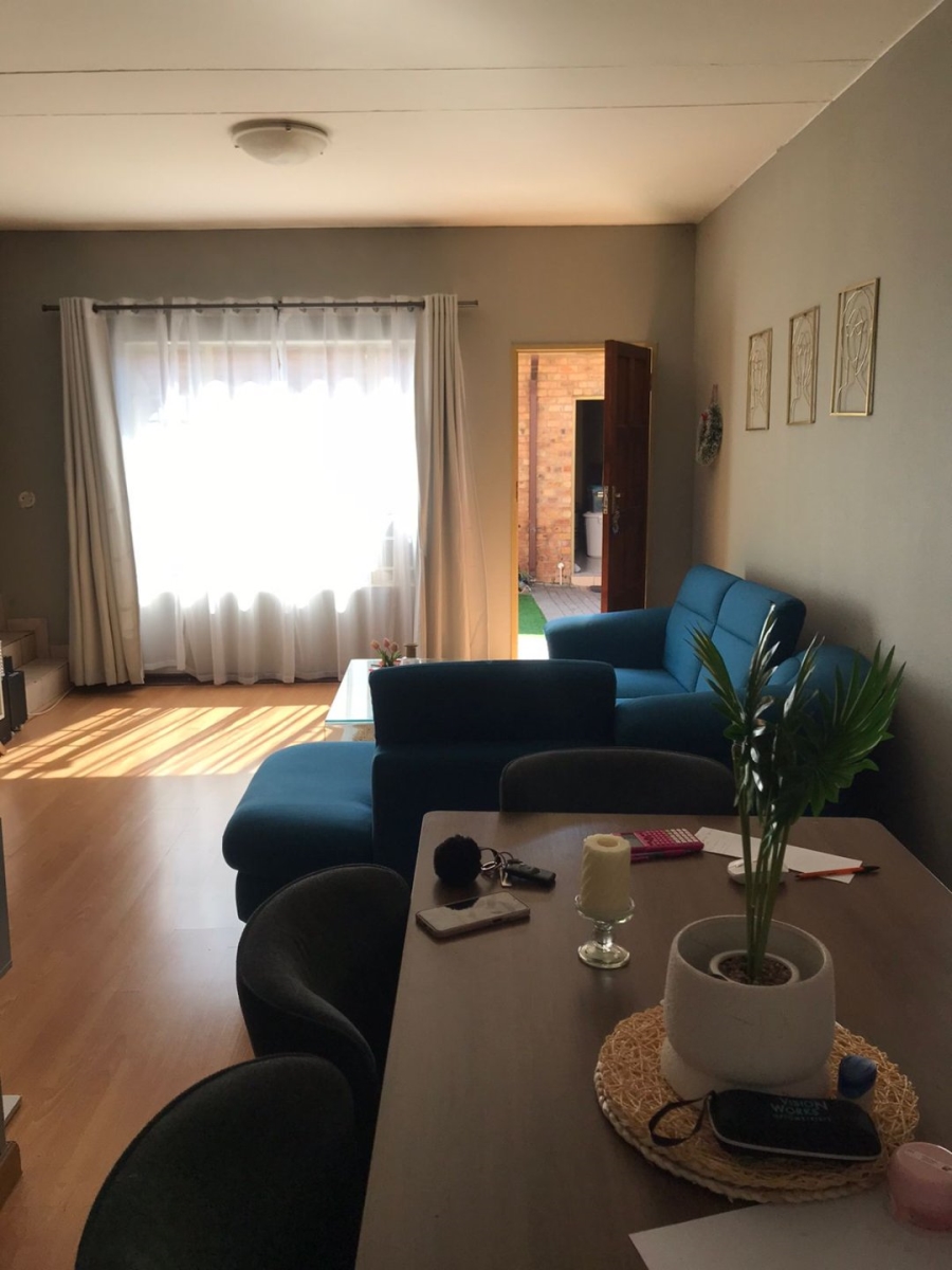 2 Bedroom Property for Sale in Theresa Park Gauteng