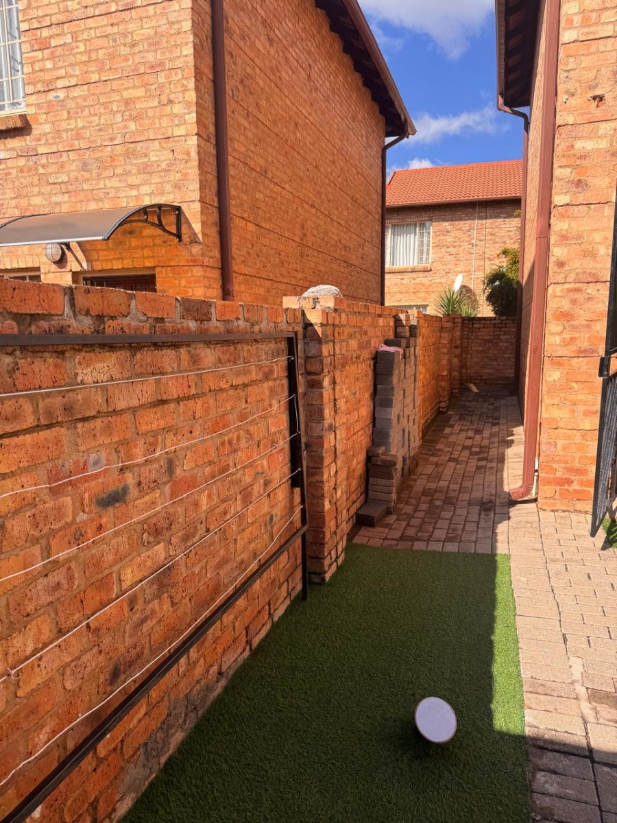 2 Bedroom Property for Sale in Theresa Park Gauteng