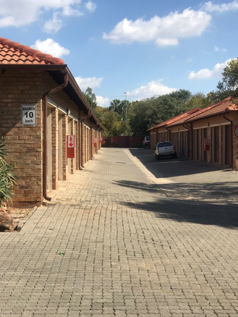 2 Bedroom Property for Sale in Theresa Park Gauteng