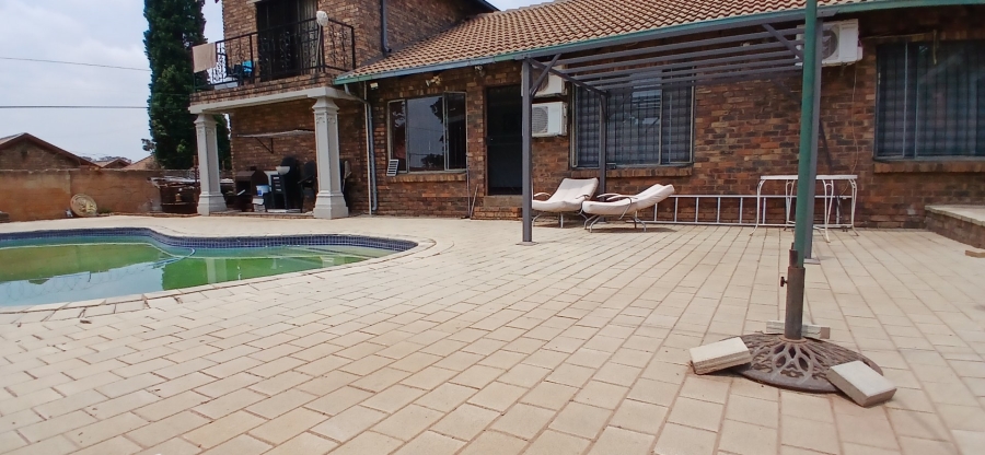1 Bedroom Property for Sale in Heuweloord Gauteng
