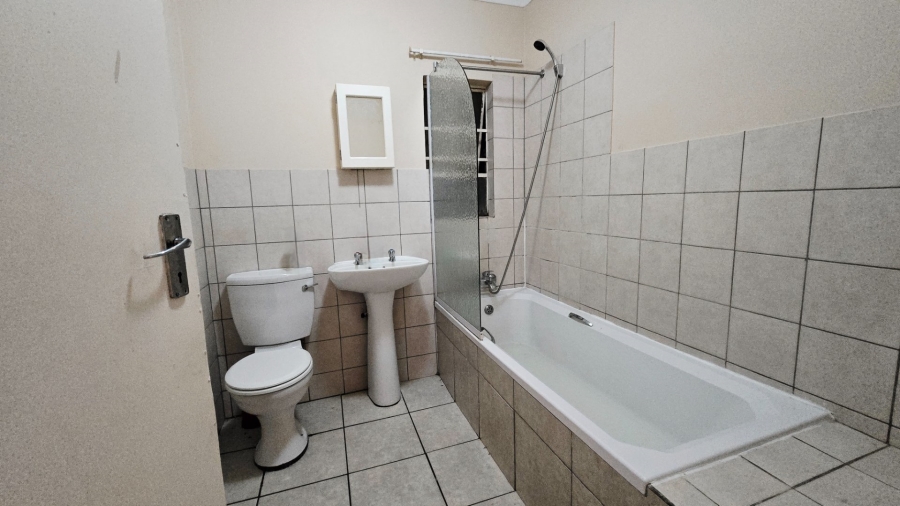 1 Bedroom Property for Sale in Grand Central Gauteng