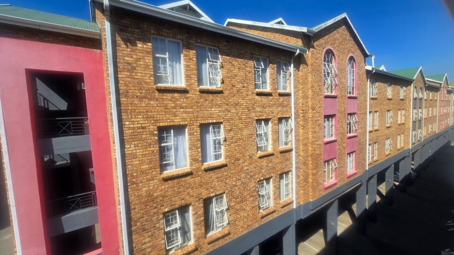 1 Bedroom Property for Sale in Grand Central Gauteng