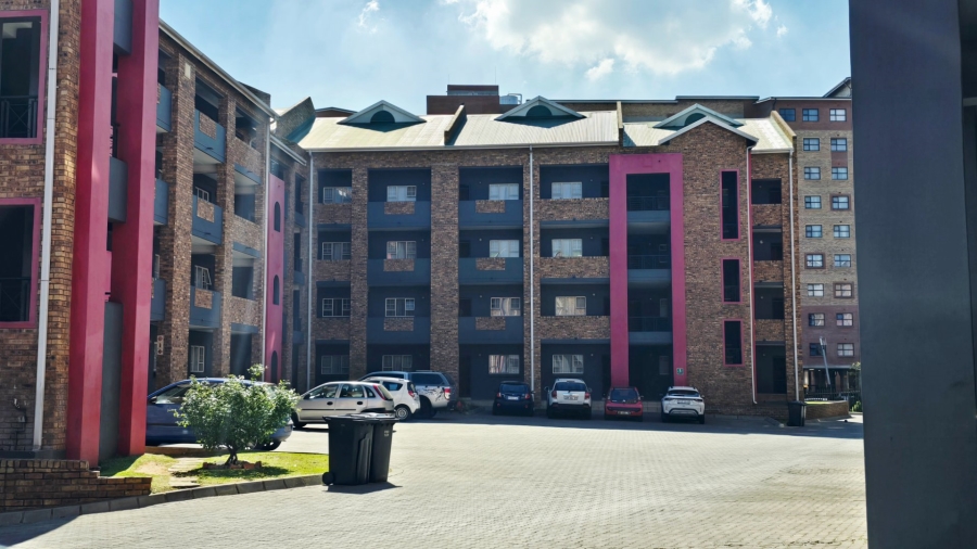 1 Bedroom Property for Sale in Grand Central Gauteng