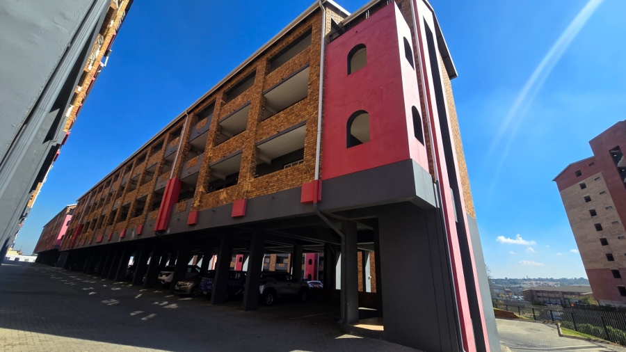 1 Bedroom Property for Sale in Grand Central Gauteng