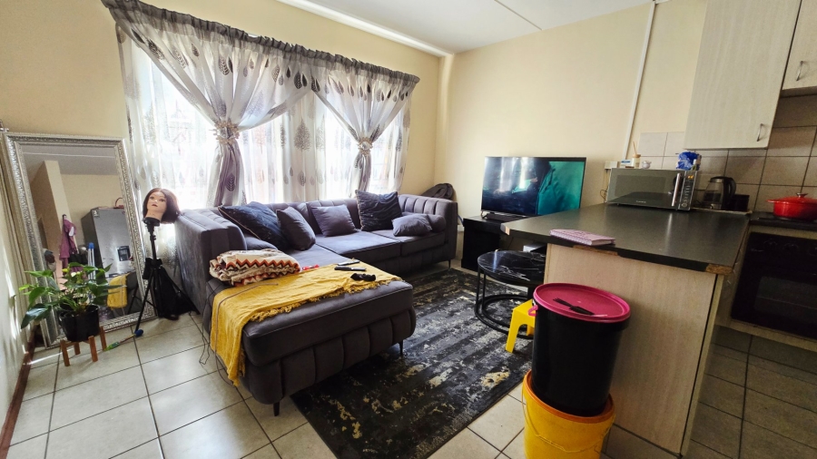 1 Bedroom Property for Sale in Grand Central Gauteng