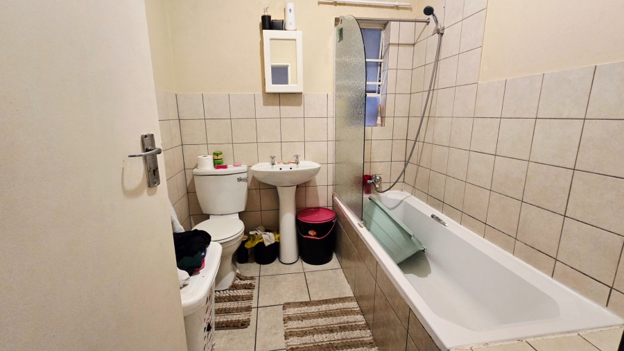 1 Bedroom Property for Sale in Grand Central Gauteng
