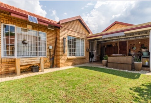 2 Bedroom Property for Sale in Equestria Gauteng