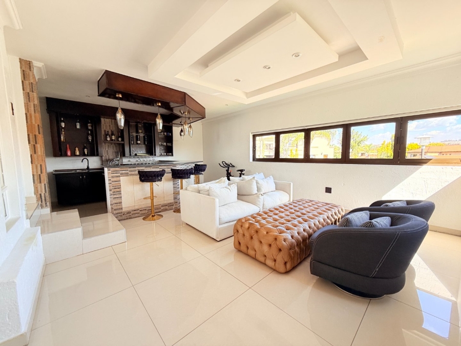 5 Bedroom Property for Sale in Blue Valley Golf Estate Gauteng