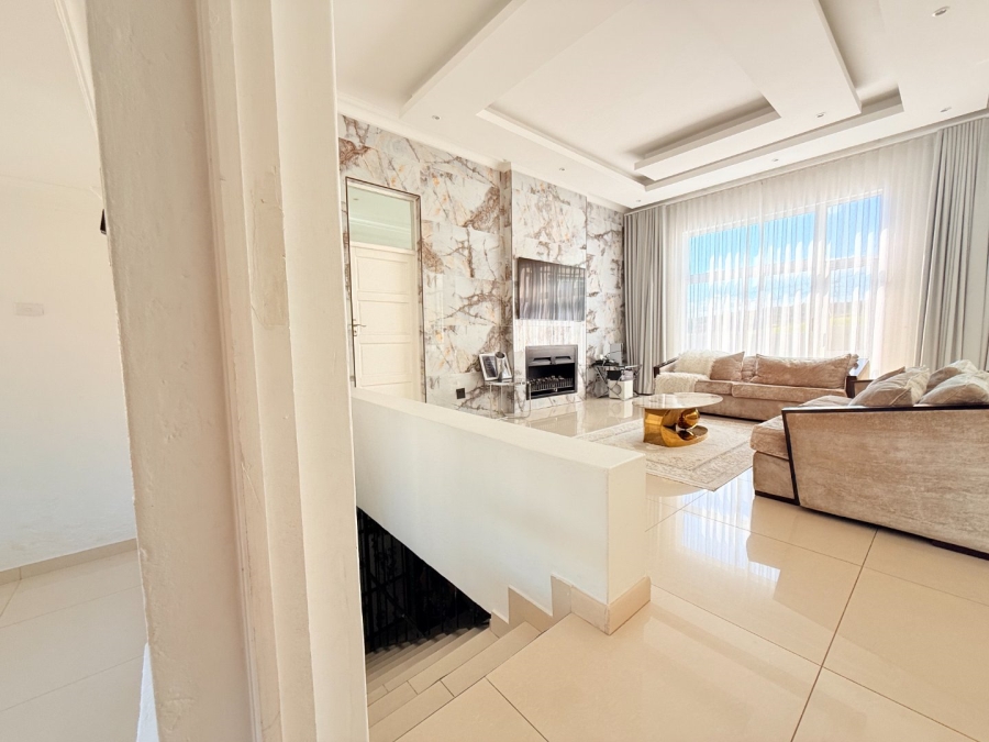 5 Bedroom Property for Sale in Blue Valley Golf Estate Gauteng