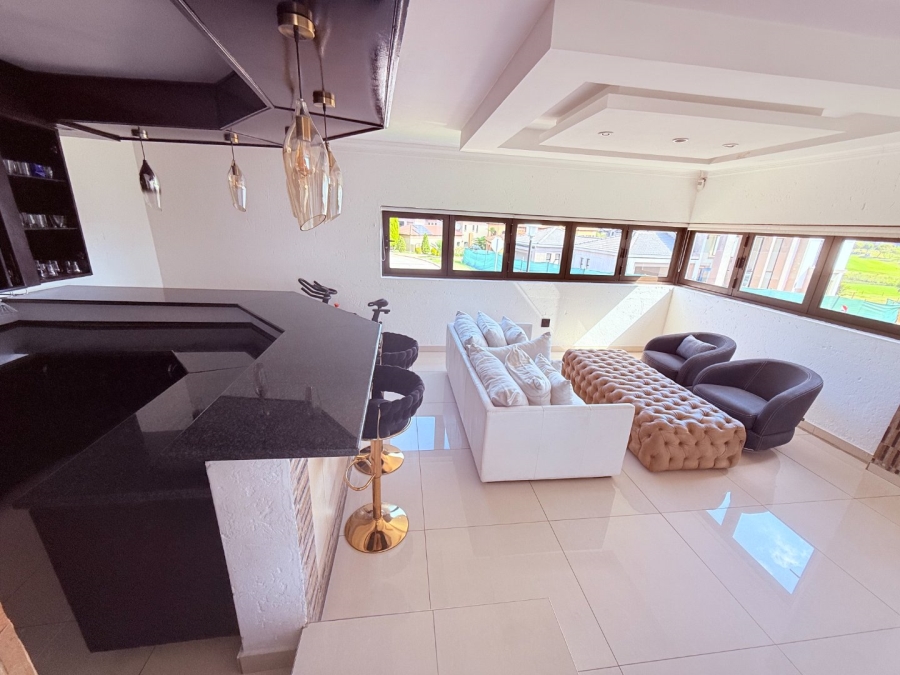 5 Bedroom Property for Sale in Blue Valley Golf Estate Gauteng